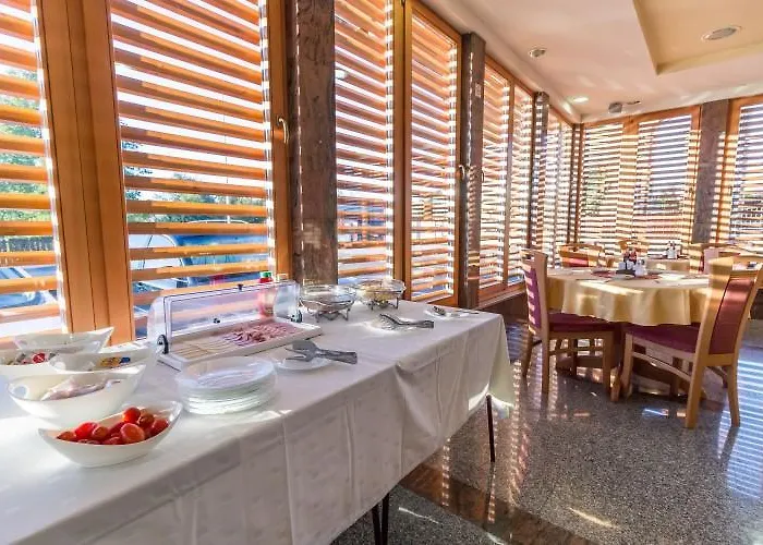 Zivko Πανσιόν Dobrovce