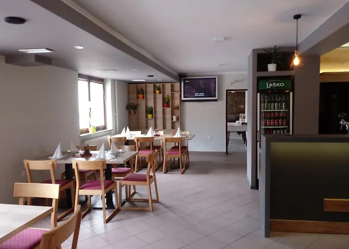 Zivko Πανσιόν 3*